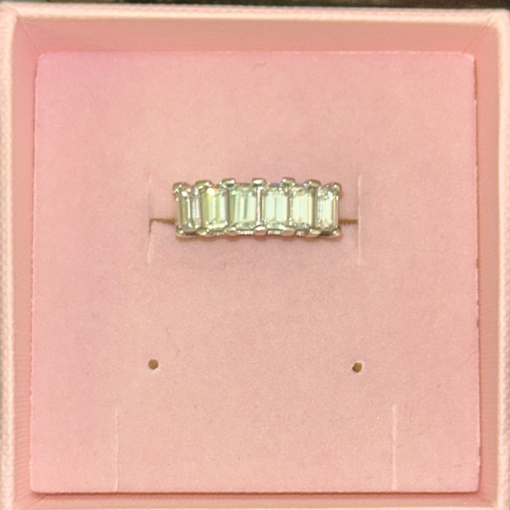 Elegant sterling silver 6 stone moissanite sz5 New